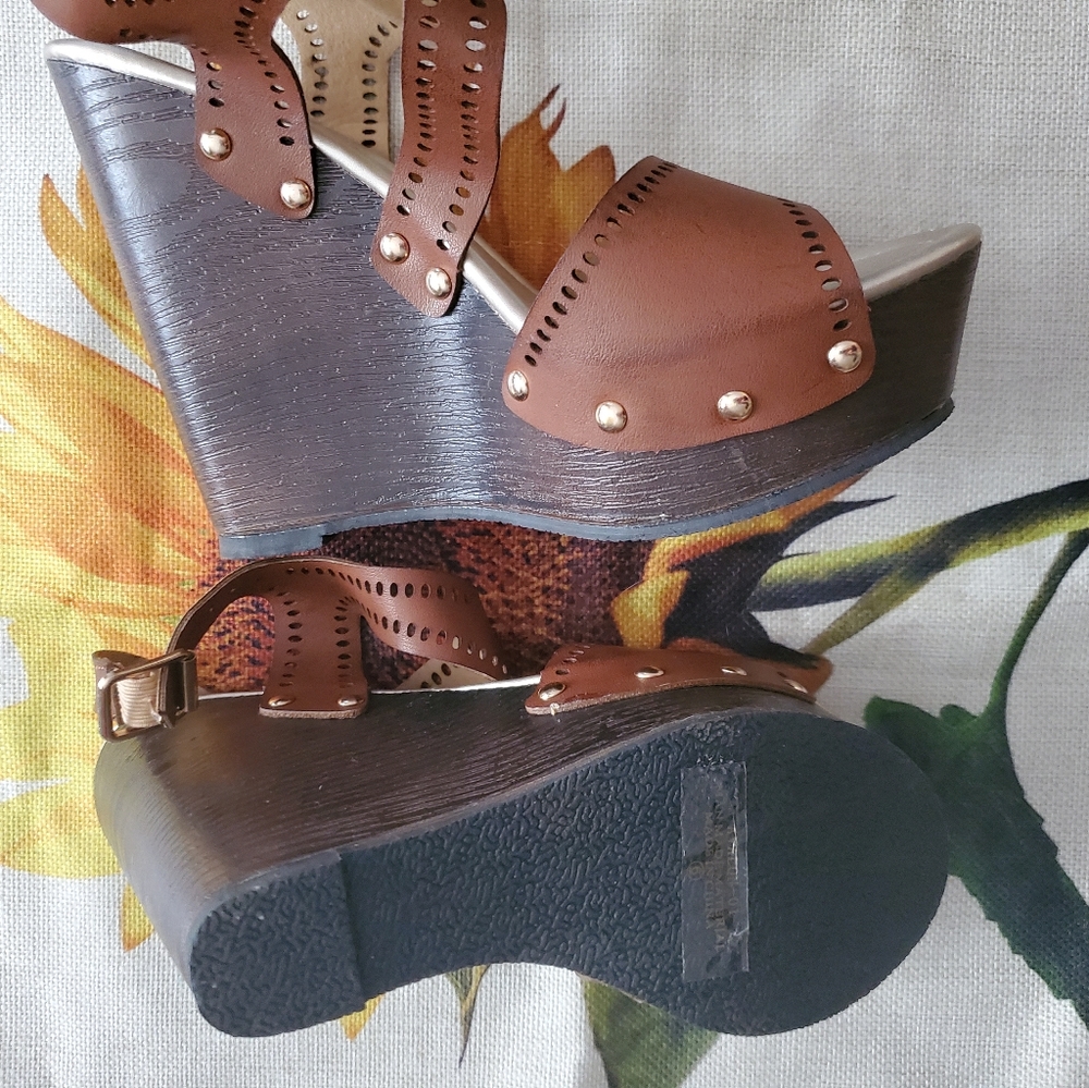 Leather wedgies New